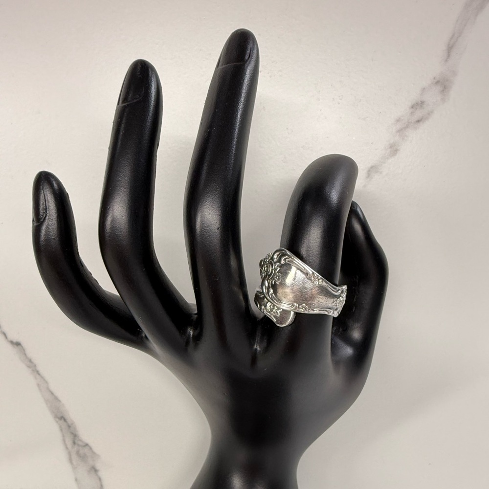 Vintage Spoon Ring Wm A Rogers Oneida Silverplate Floral Rose Pattern - Picture 2 of 7
